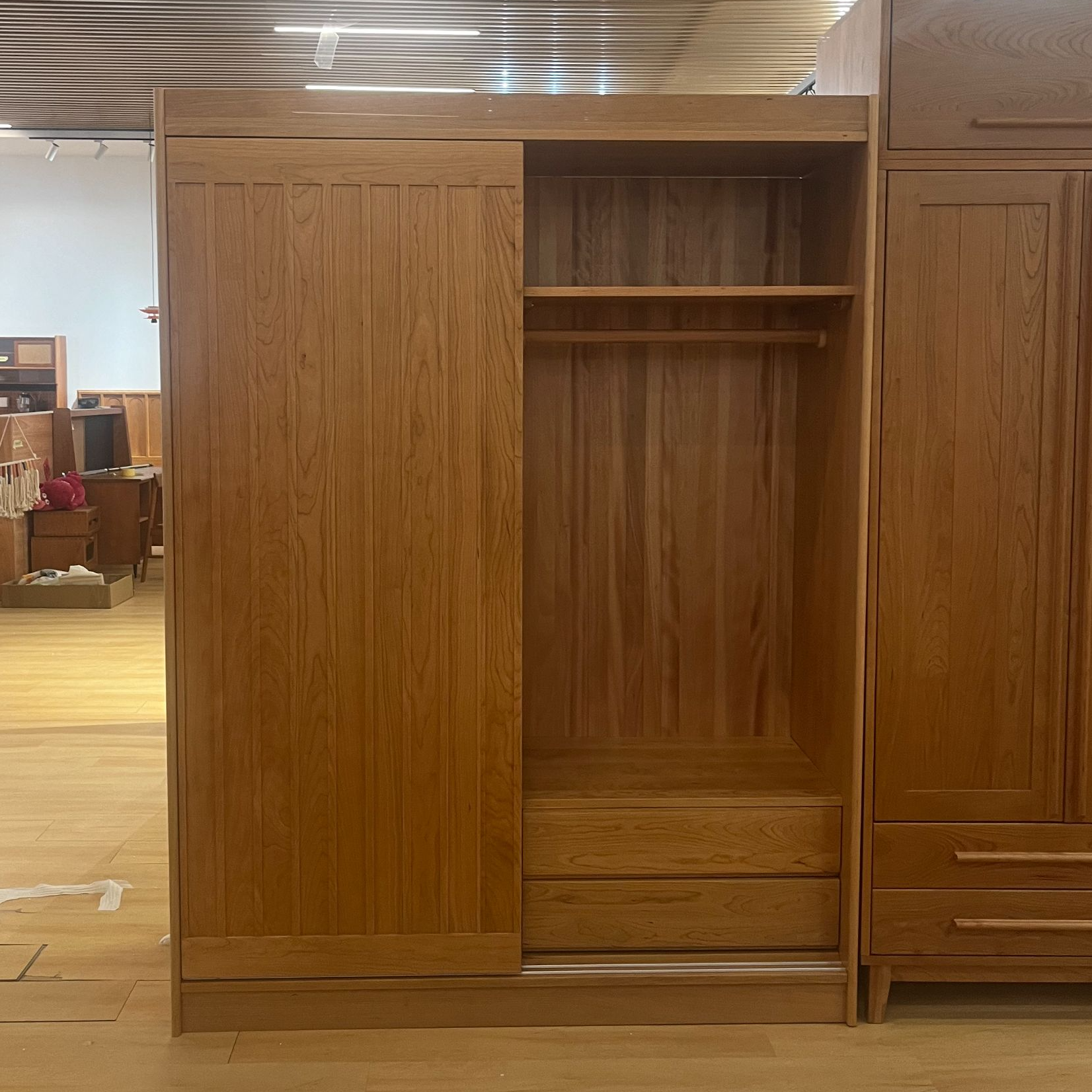 实木樱桃木衣柜北欧简约风格家用储物卧室推拉柜门主卧衣柜原木色