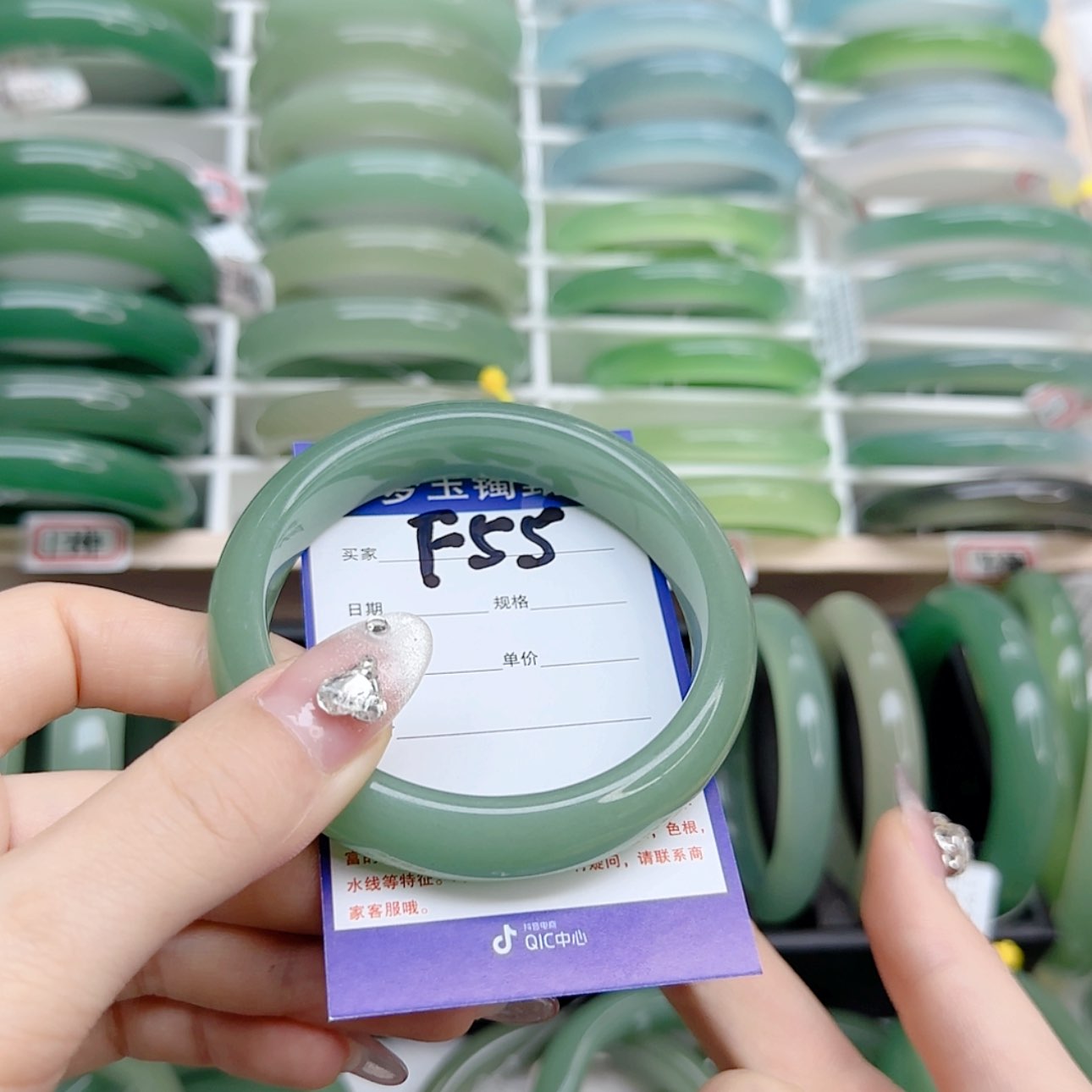 【闪购商品】石英质玉手镯未镶嵌灰****y58口径