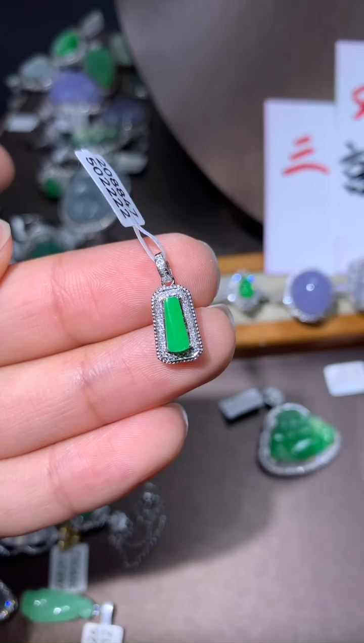 【闪购商品】翡翠吊坠18K金镶嵌吊坠