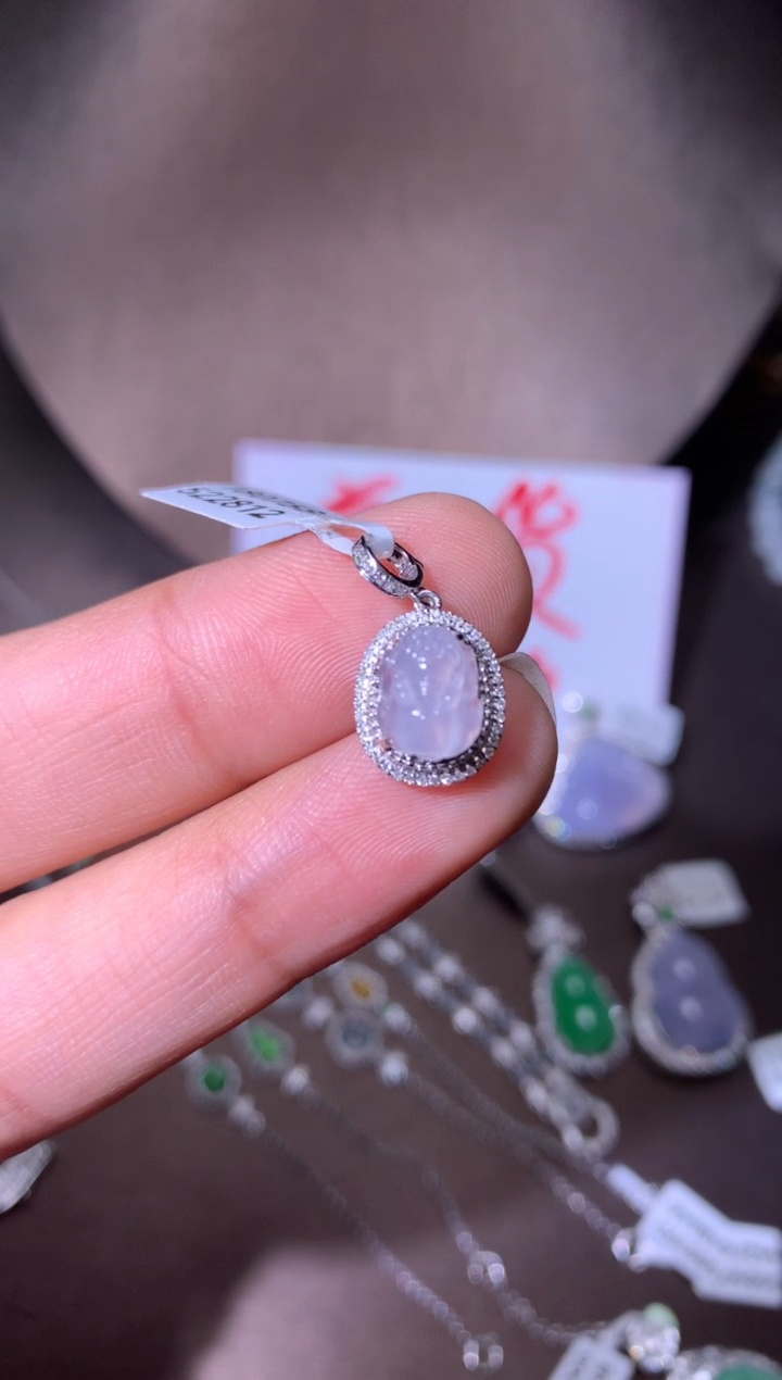 【闪购商品】翡翠吊坠18K金镶嵌吊坠