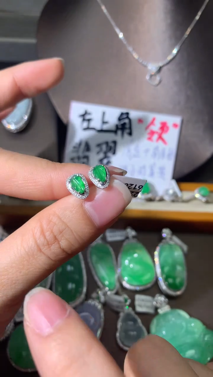 【闪购商品】翡翠耳钉18K金镶嵌叶子