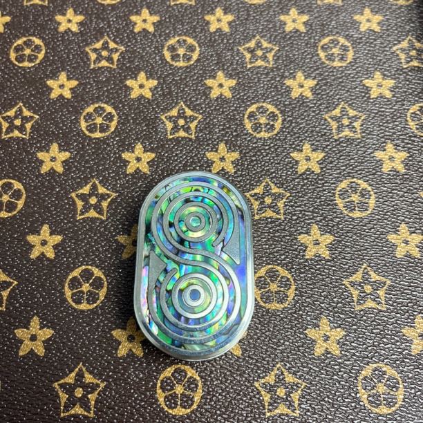 贝母节奏大师不锈钢推牌EDC啪啪币牌手推响币指尖陀螺解压神器ppb