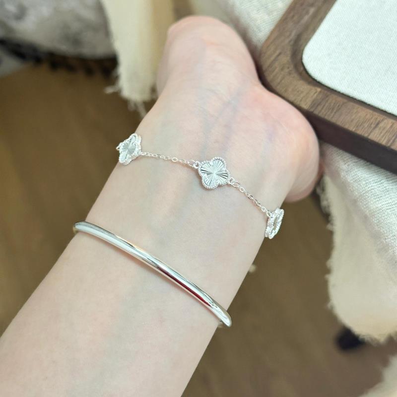 通体拉丝银色四叶草手链28351