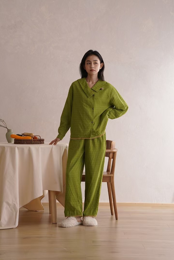 朵朵可可24年秋冬新款双层纱布翻领对开长袖长裤 cz180