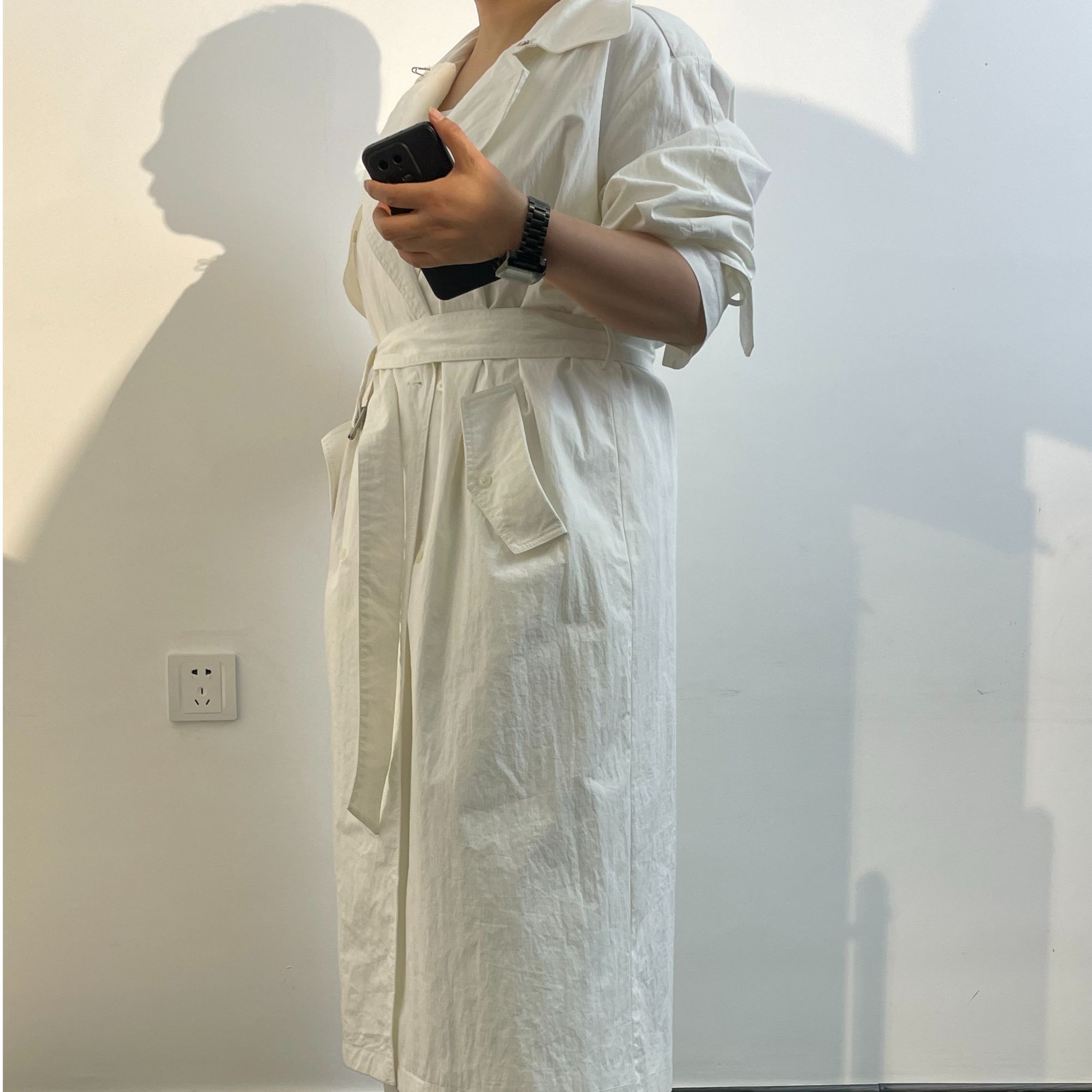 白色长款显瘦风衣   时尚小众女装
