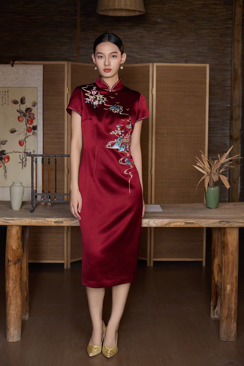 六礼170103酒红＋枣红色端庄高雅华丽刺绣婚礼服