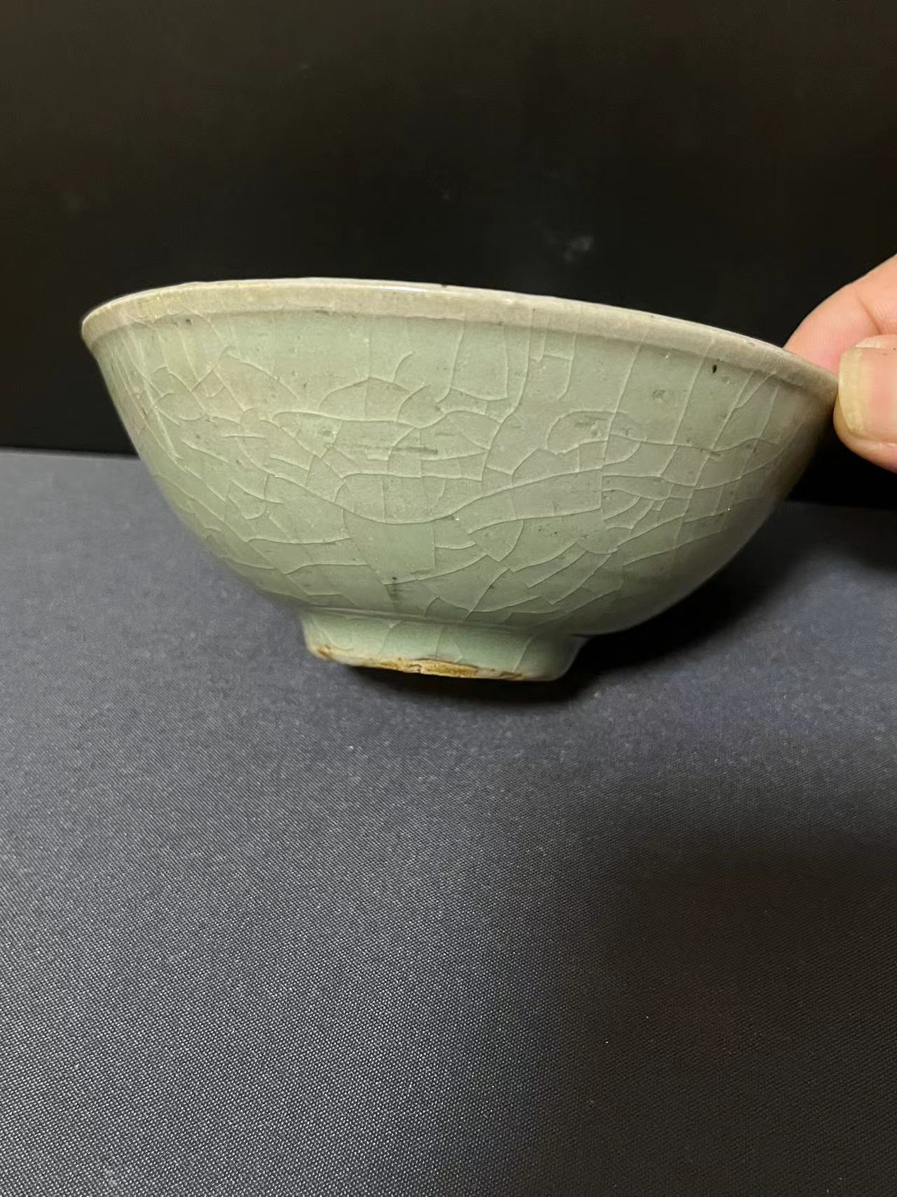 宋花卉刻画龙泉碗