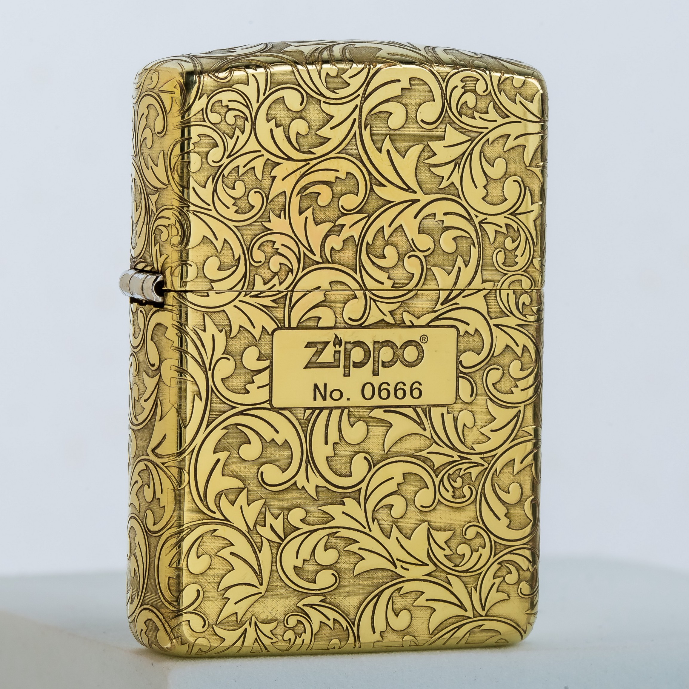 zippo打火机正品zippo打火机铜盔甲/银盔甲唐草中标
