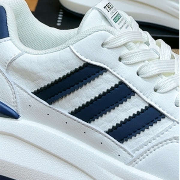 秋冬款男鞋轻便软底休闲板鞋新款百搭小白鞋厚底增高白色运动鞋