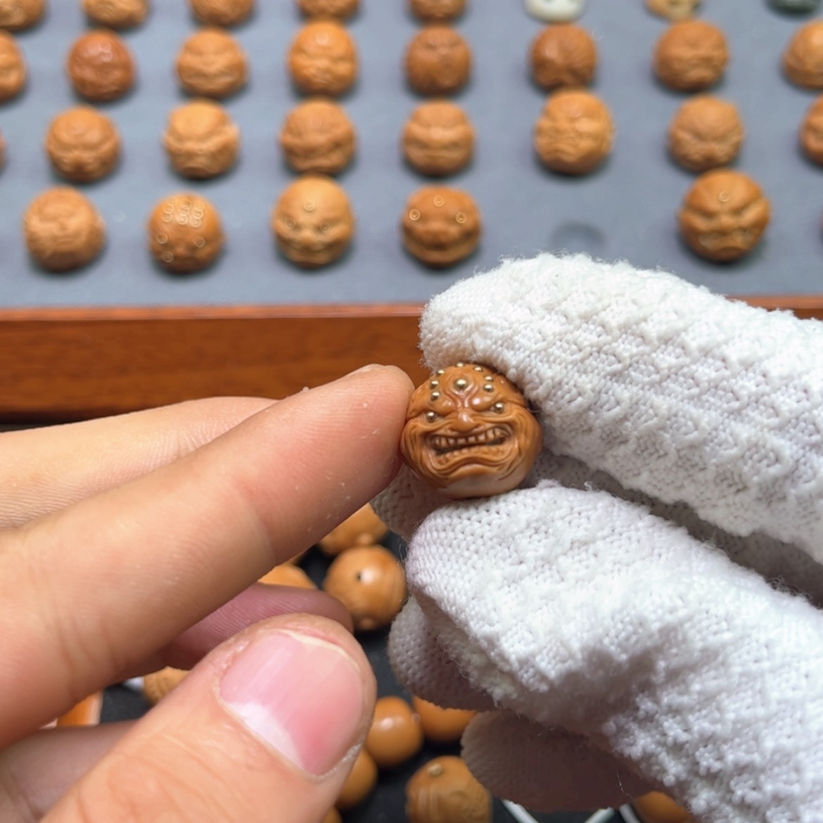 【闪购商品】猴头核桃吊坠兜****！