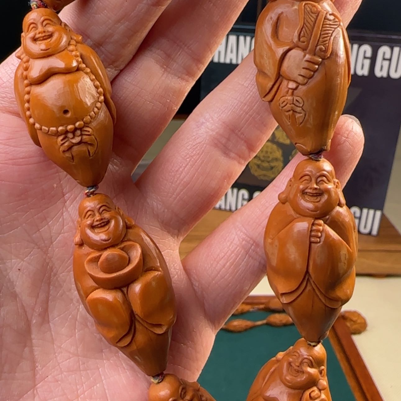 【闪购商品】橄榄核吊坠弥勒手持