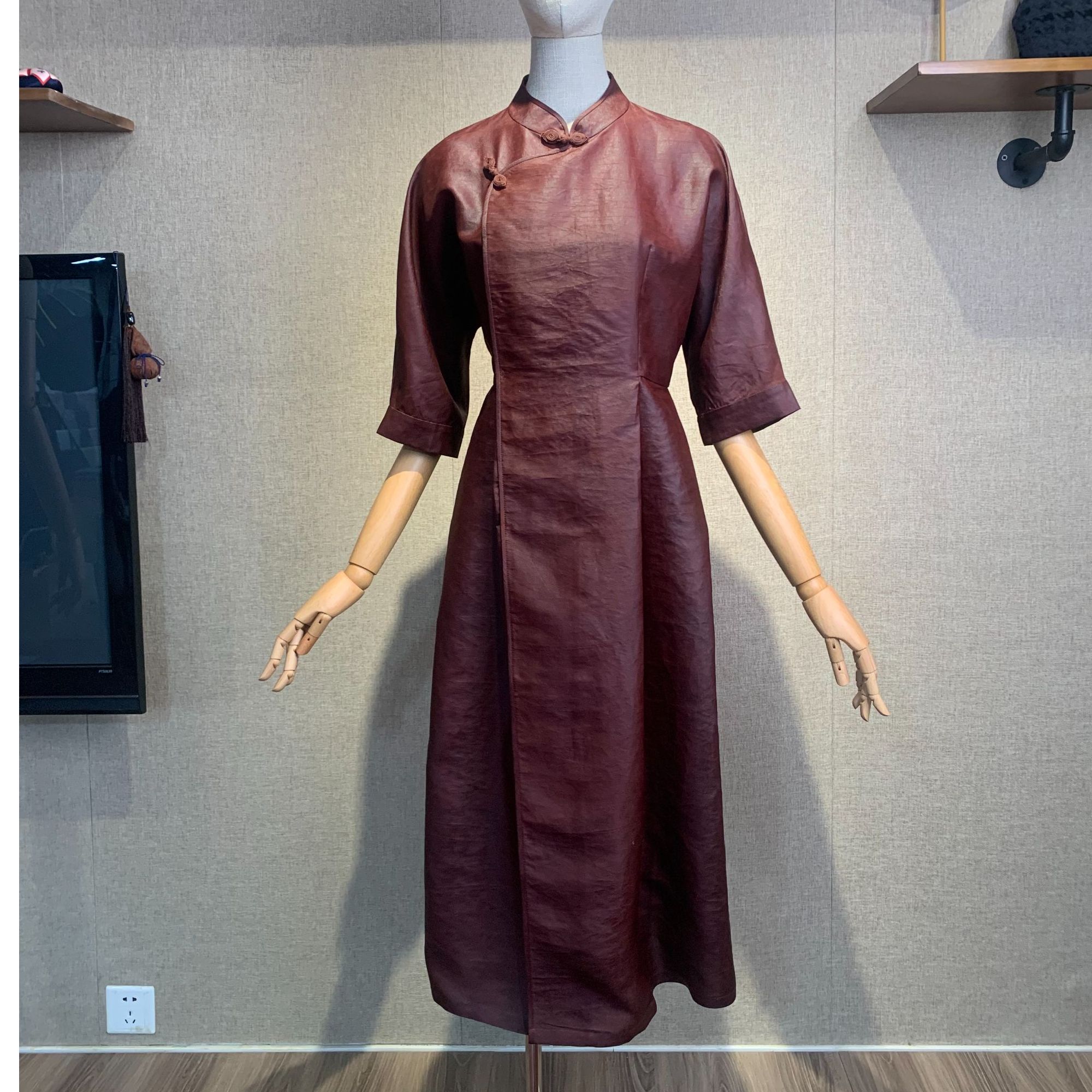 立领叶子扣斜直襟连衣裙（非成衣、仅制作工费定金）
