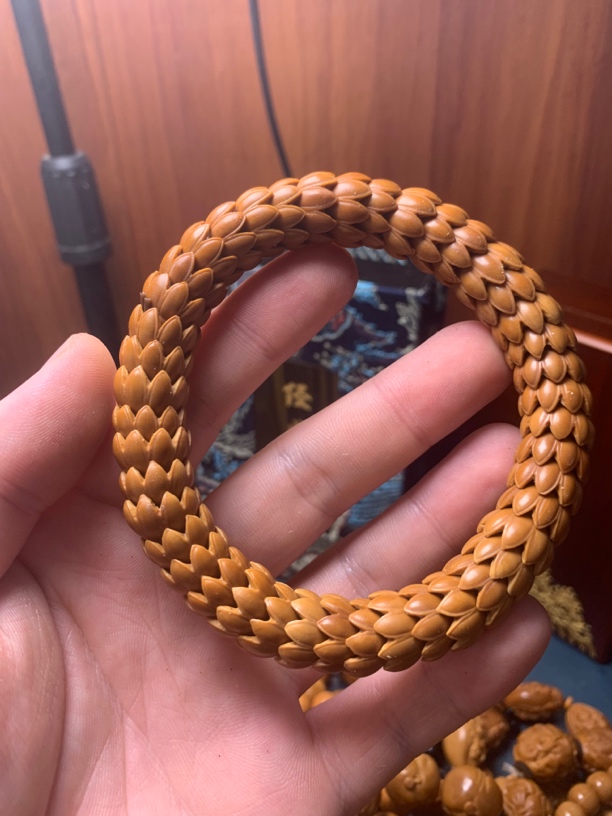 橄榄核雕刻九转莲花