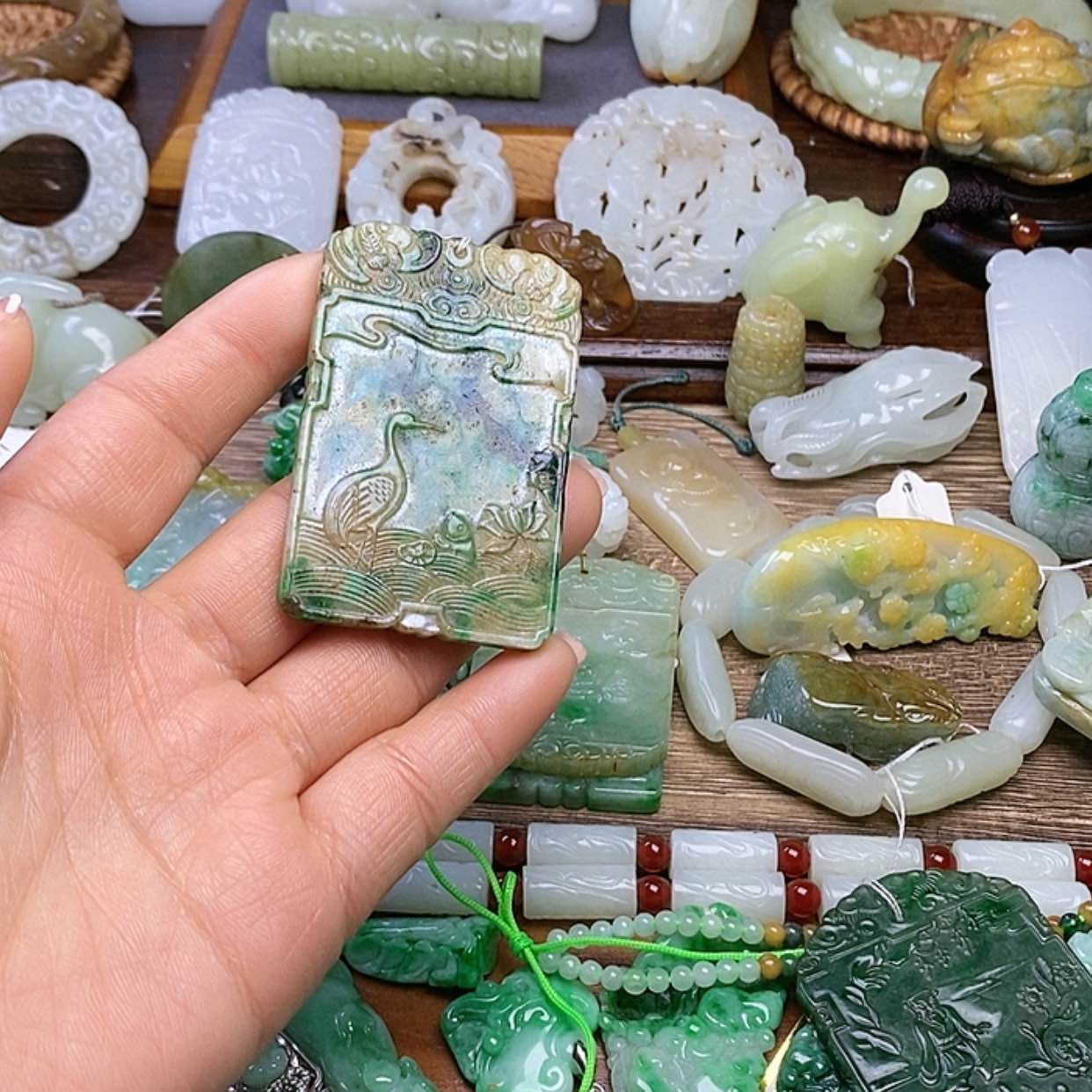 【闪购商品】翡翠挂件未镶嵌白*飞
