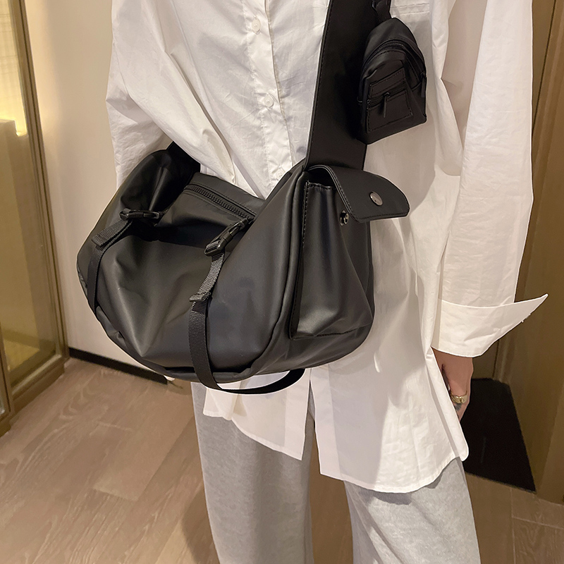 简约百搭邮差休闲单肩斜跨日系时尚大容量牛津布便携男女肩包659