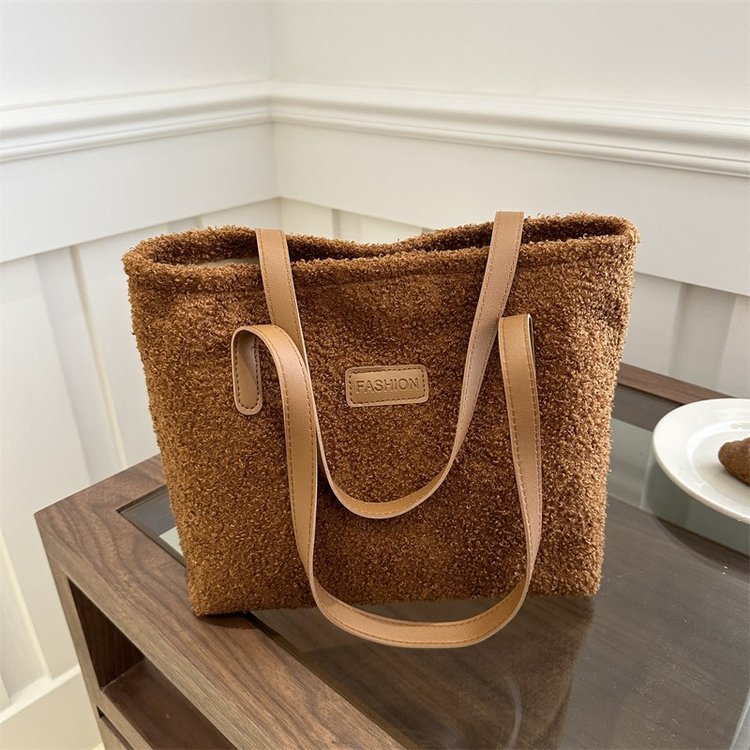 羊羔毛大容量通勤手提包秋冬新款磁扣女士单肩腋下包时尚托特包女