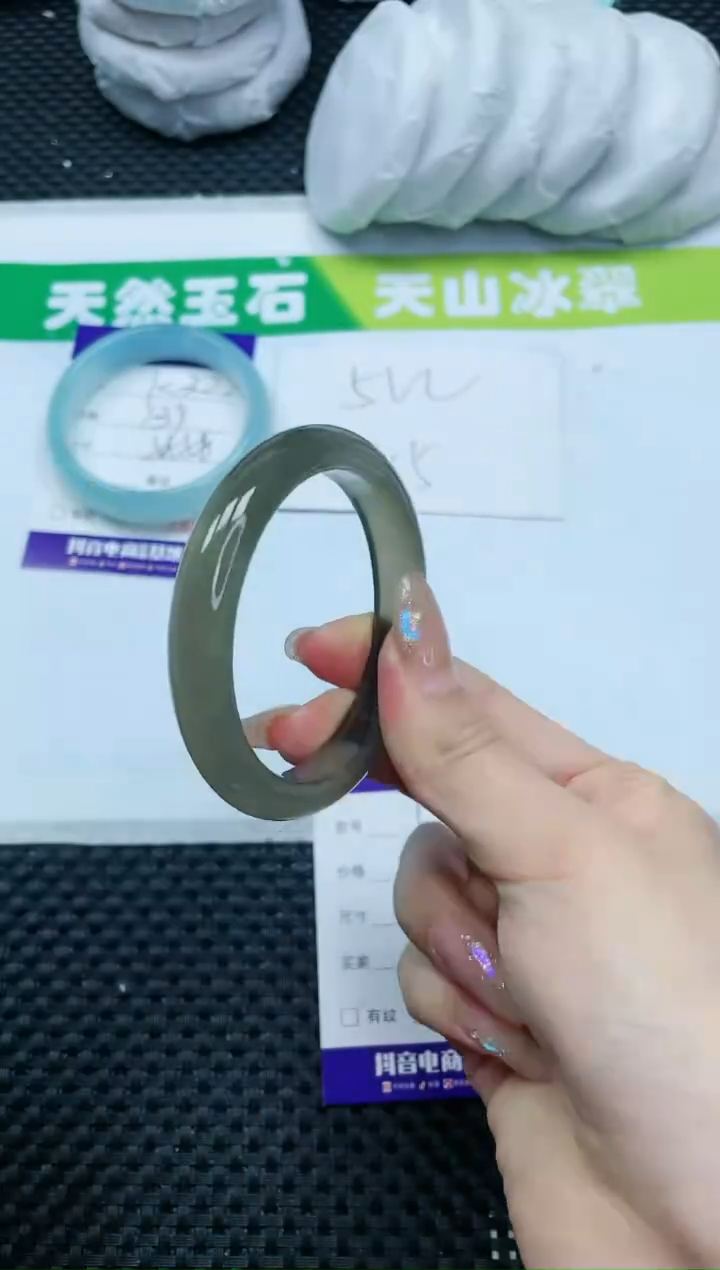 【闪购商品】石英质玉手镯未镶嵌12K323-53