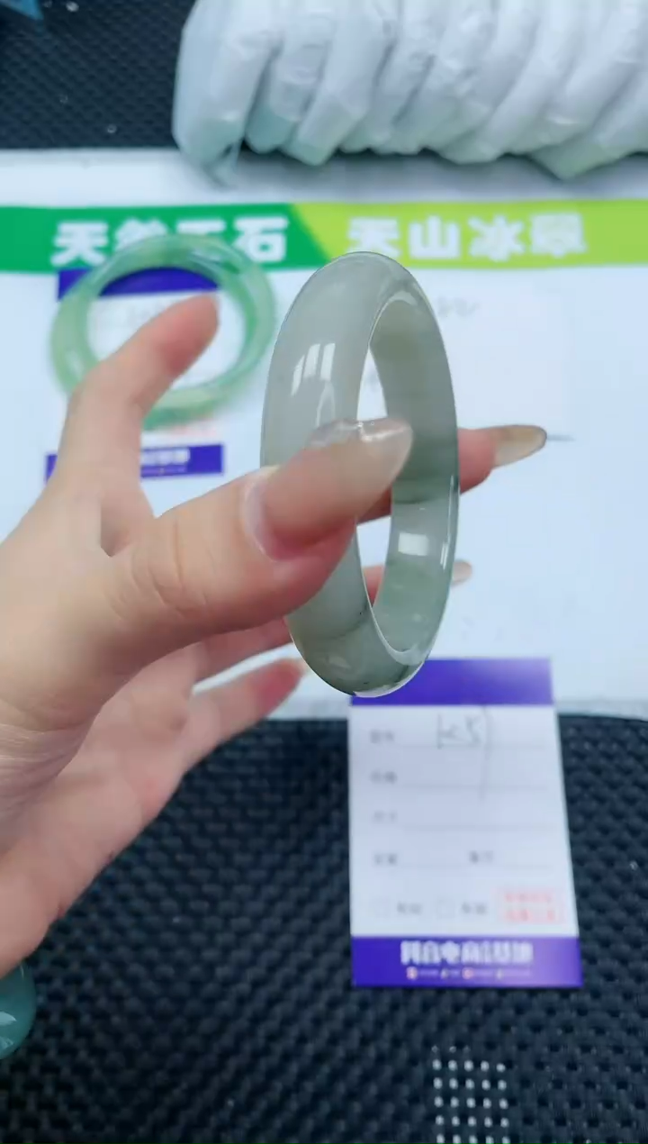 【闪购商品】石英质玉手镯未镶嵌12K57-56