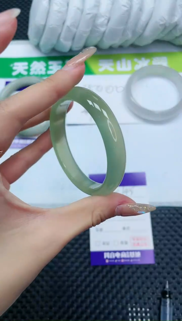 【闪购商品】石英质玉手镯未镶嵌13K145-54