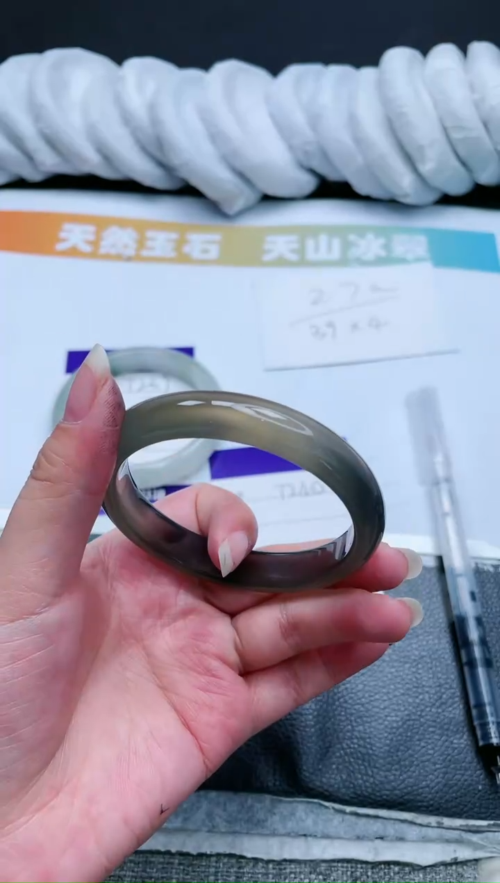 【闪购商品】石英质玉手镯未镶嵌14T240-57