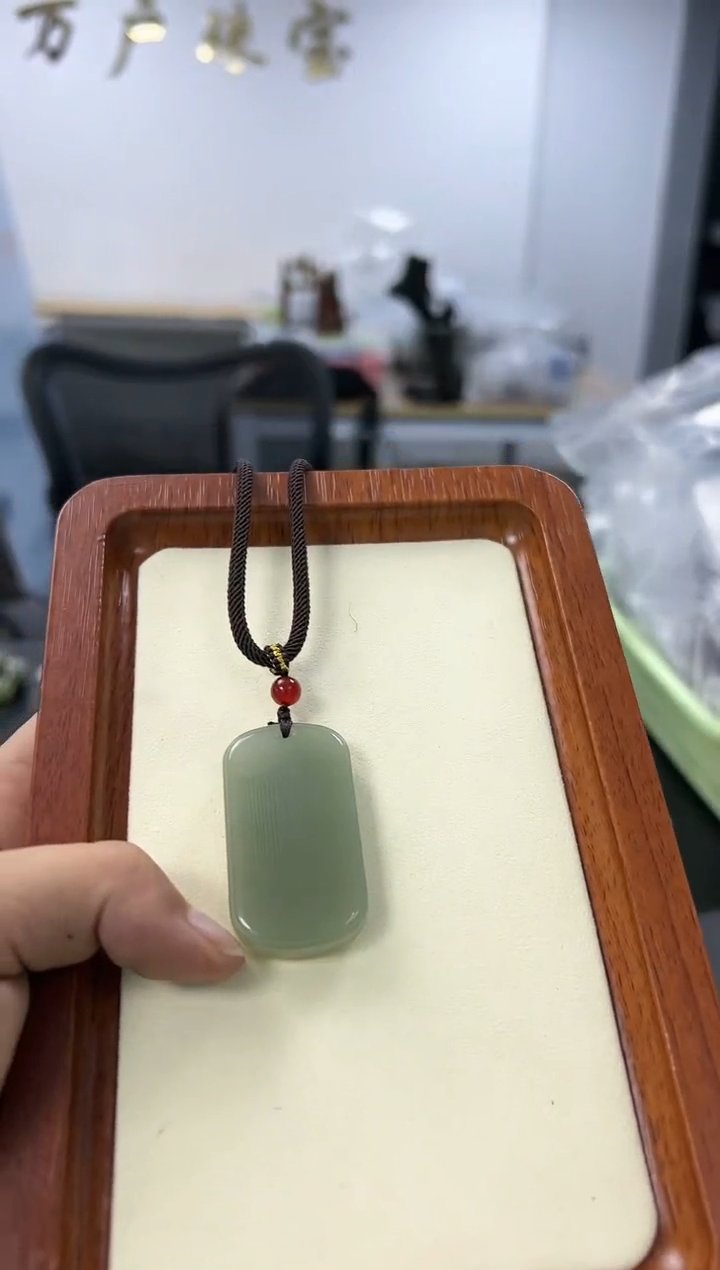 【闪购商品】和田玉吊坠(赠链)未镶嵌261
