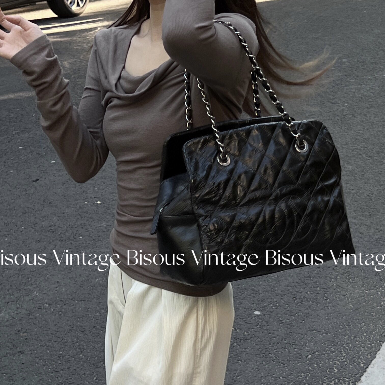 95新 Chanel/香奈儿 Chanel 黑银 油蜡皮 大logo 腋下包