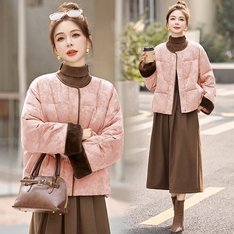 新中式国风羽绒服女冬超好看小香风短款复古设计感小众粉色外套