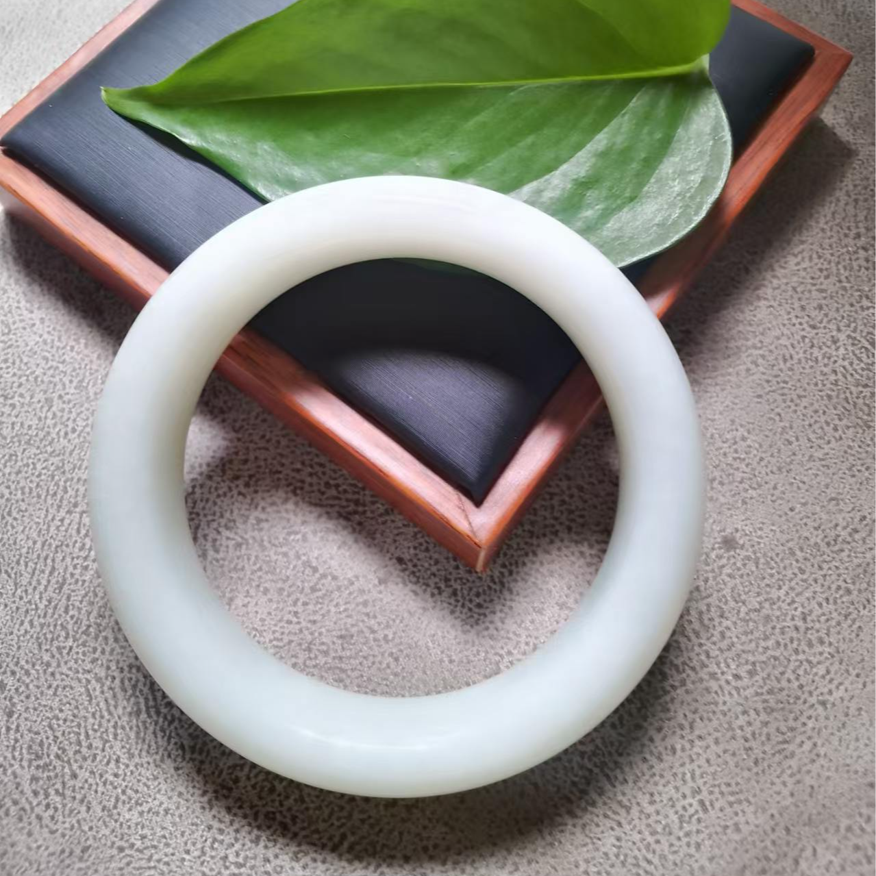 和田玉宽版轮胎精美手镯