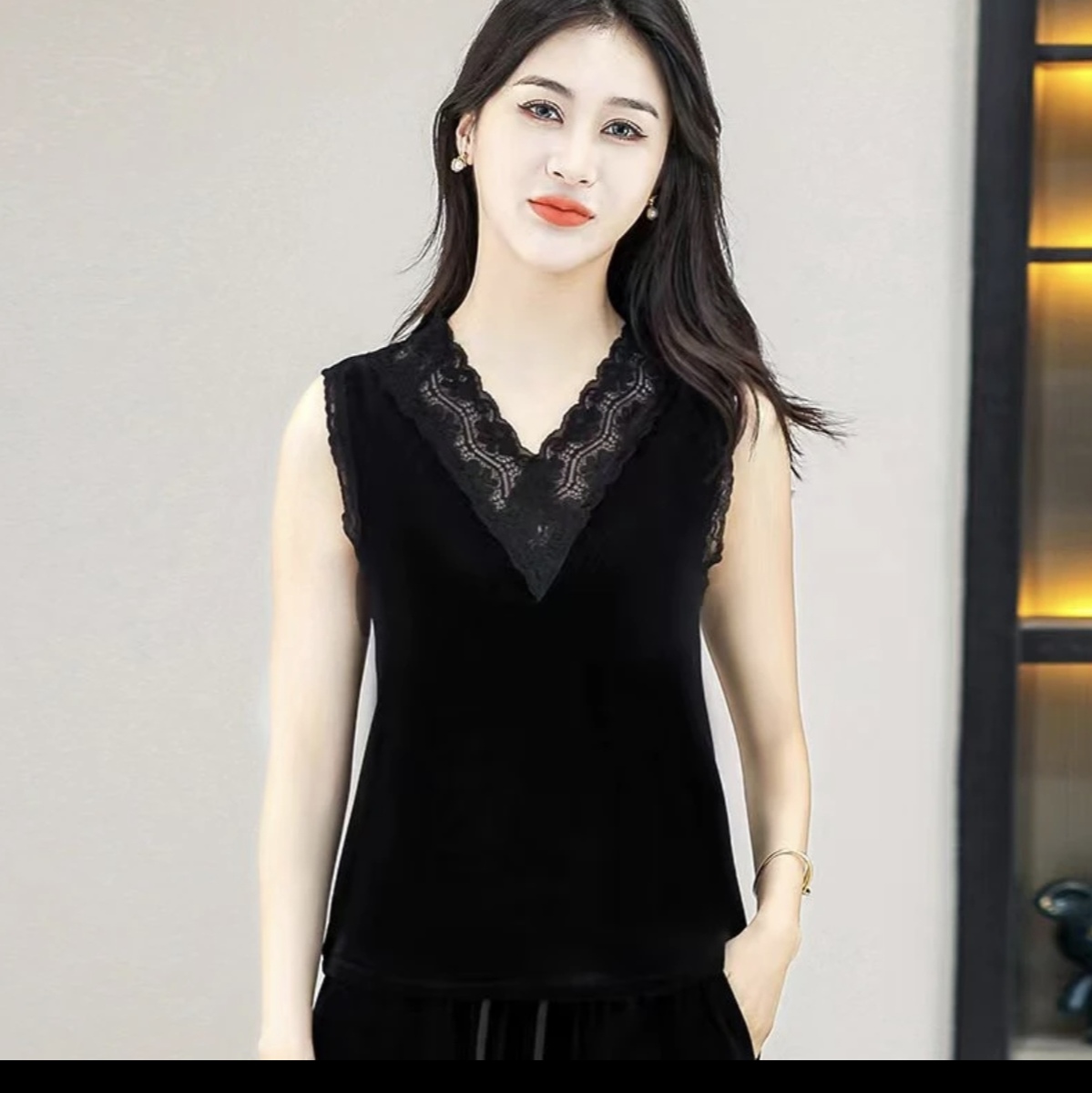 2024秋季显瘦时尚百搭丝绒小背心