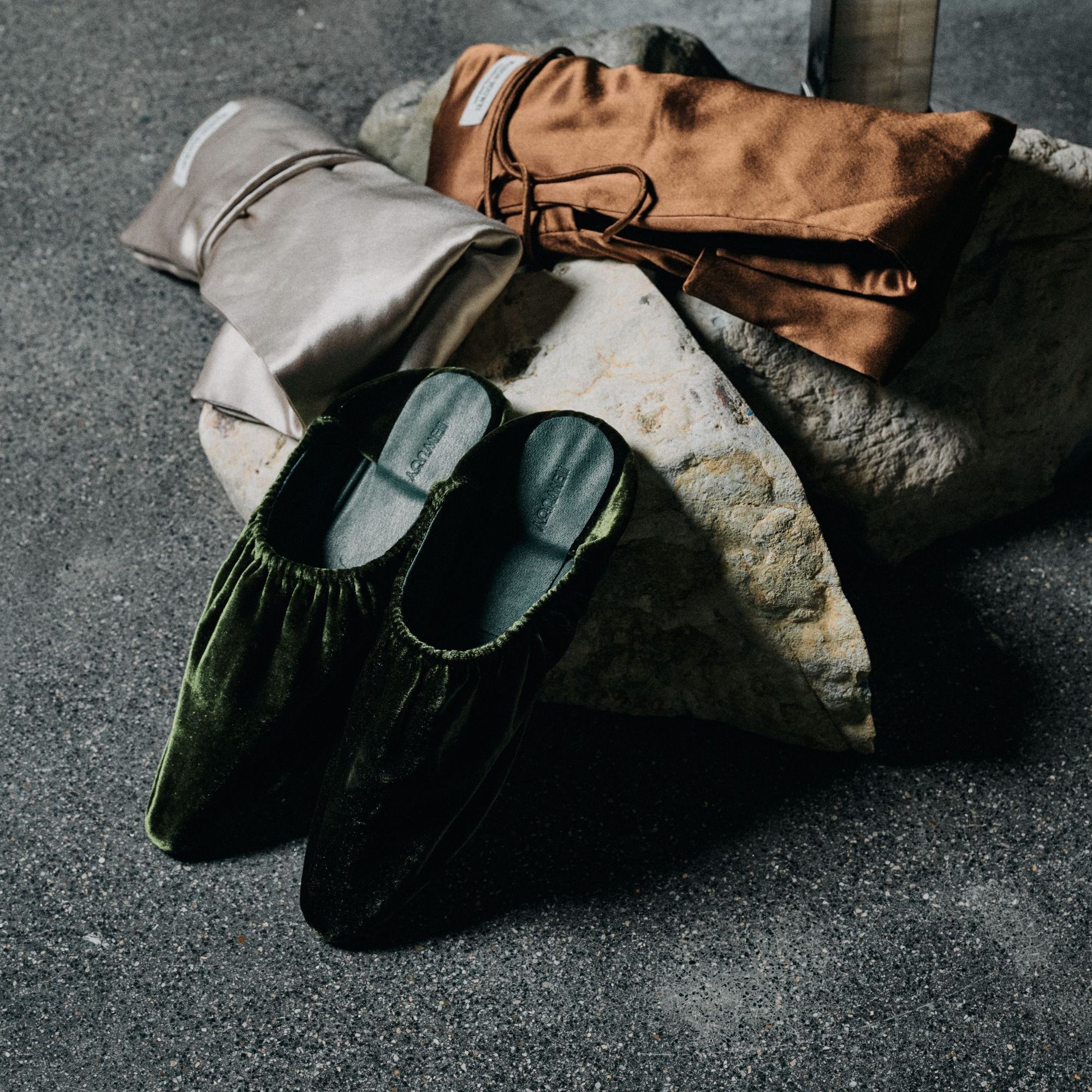 有尾YOUWEI【线上专属】复古精致冬季夏季丝绒拖鞋Y7524401