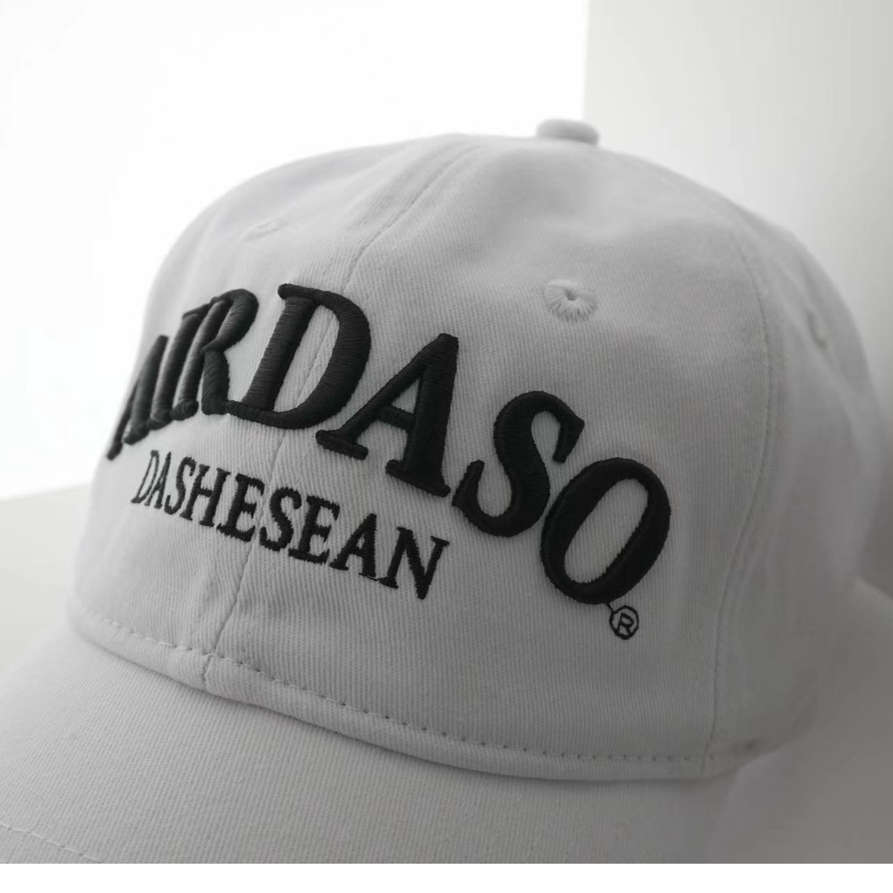 大师兄同款棒球帽（白色黑标）软顶