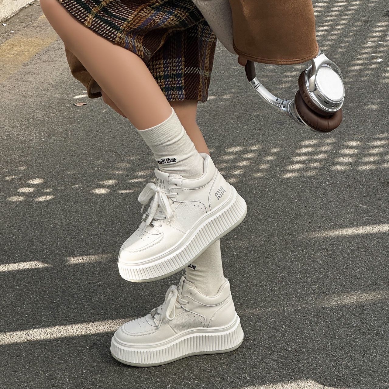 范秀冬季新款真皮厚底小白鞋增高运动休闲板鞋