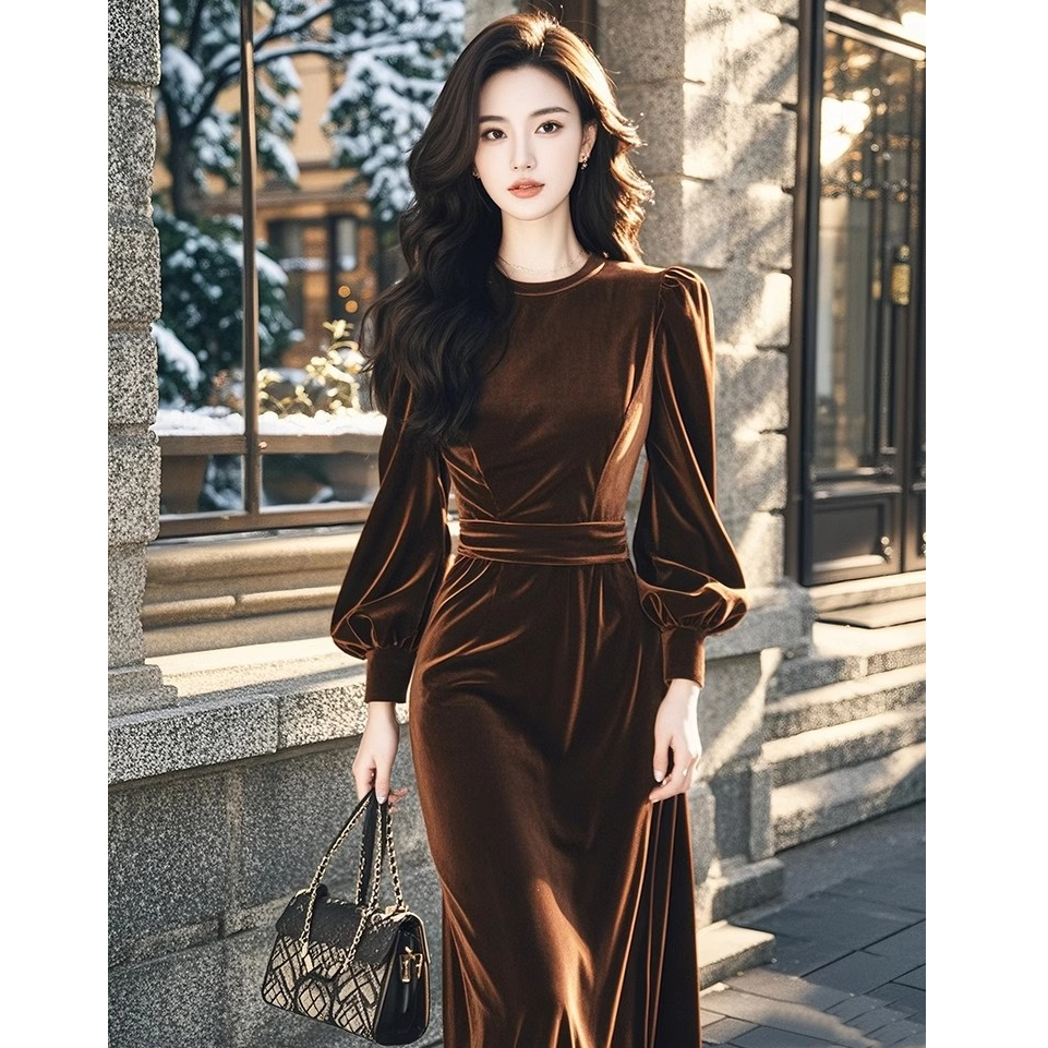 法式真丝绒高级收腰连衣裙2025气质高端新洋气丝绒灯笼袖长裙半裙
