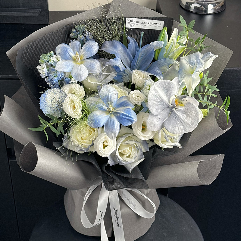 【花艺师实拍图】乒乓菊白色蝴蝶兰白玫瑰郁金香喷色花束送朋友闺蜜女友生日鲜花店同城配送上门小时达
