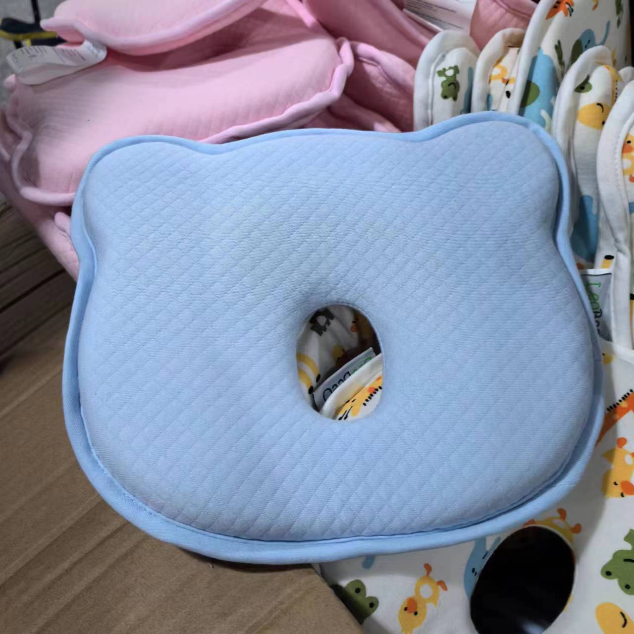 蓝色儿童菱格婴儿记忆棉定型枕