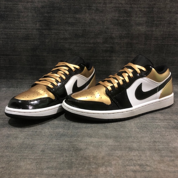 42码/AJ1 Low 黑金脚趾 9.8新 鞋垫标签在 鞋头星星可见 篮球鞋