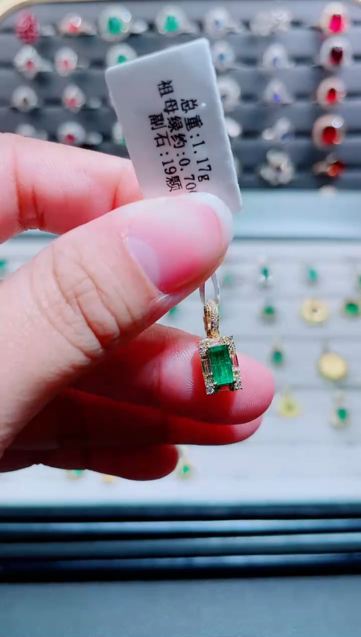 【闪购商品】祖母绿吊坠18K金镶嵌·