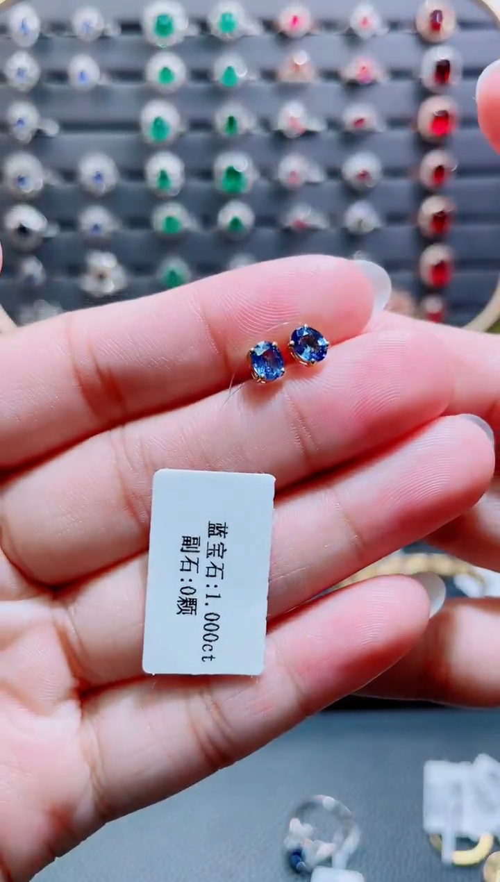 【闪购商品】蓝宝石耳钉18K金镶嵌·