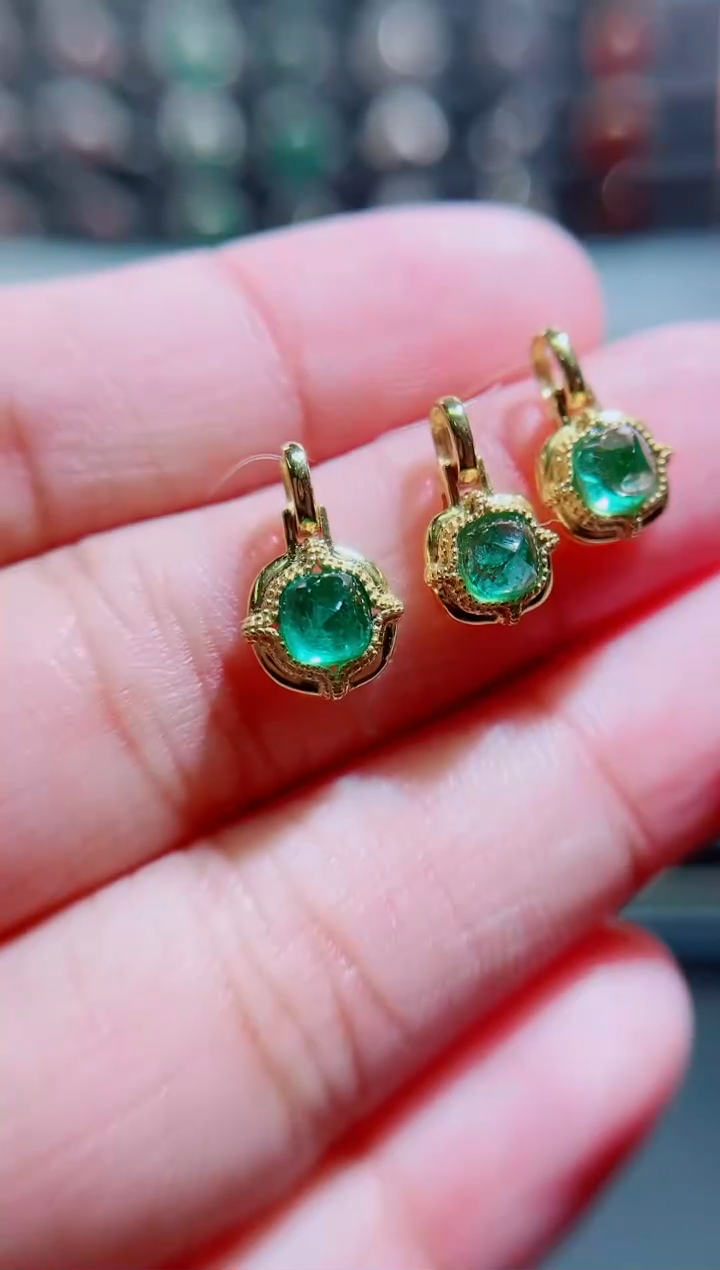 【闪购商品】祖母绿吊坠18K金镶嵌多样发其一