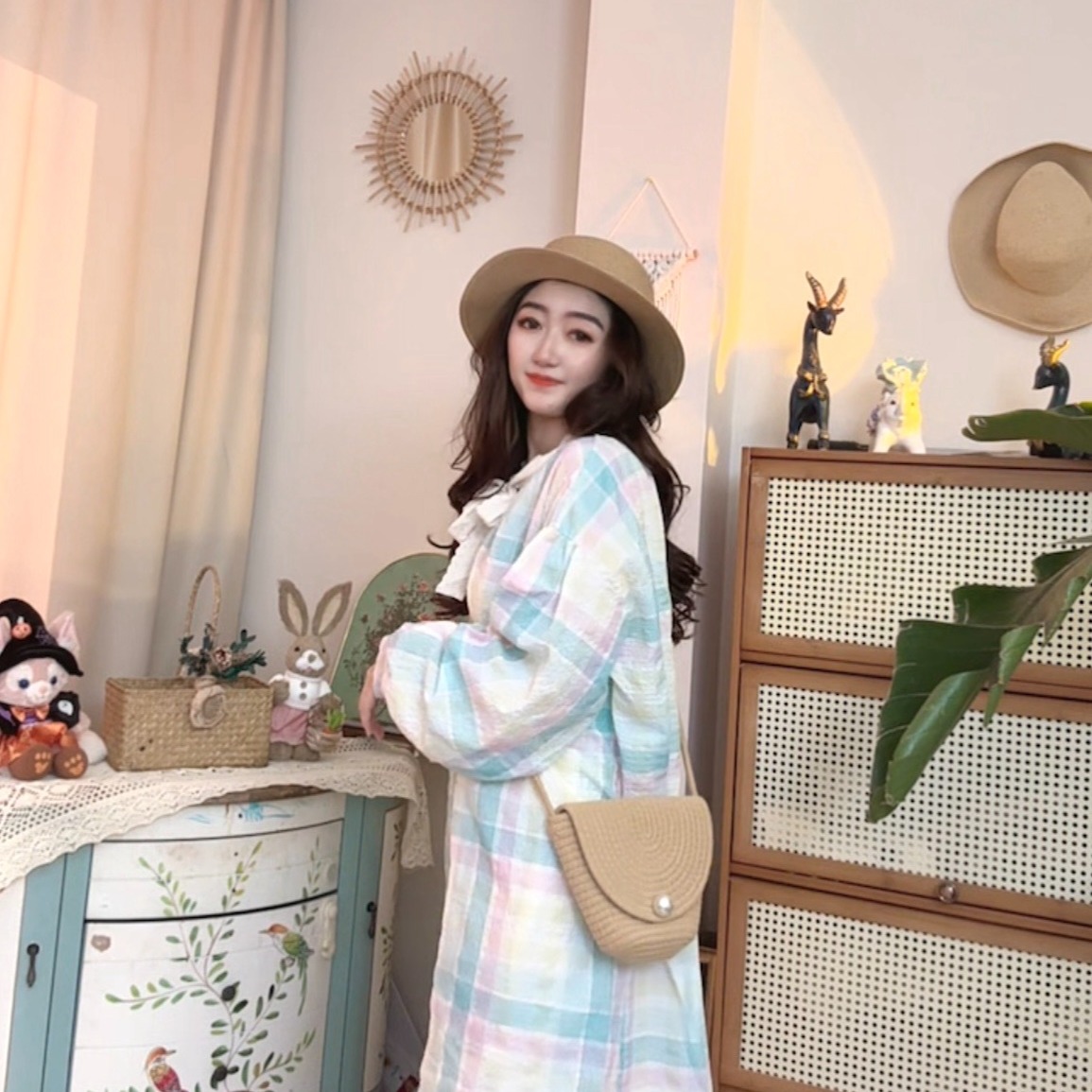 《四季U.NI.》新款森系彩色格子领口系带蝴蝶结宽松长袖连衣裙女装