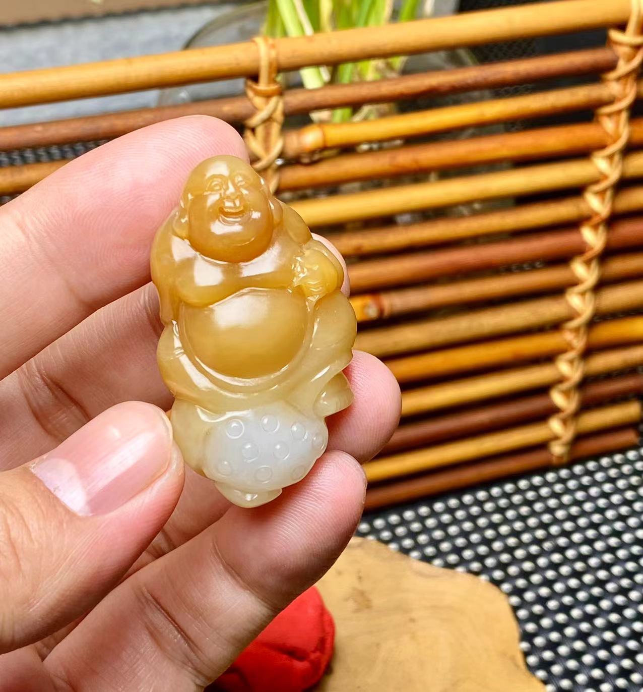 新疆和田玉糖白挂件弥勒佛俏色雕刻