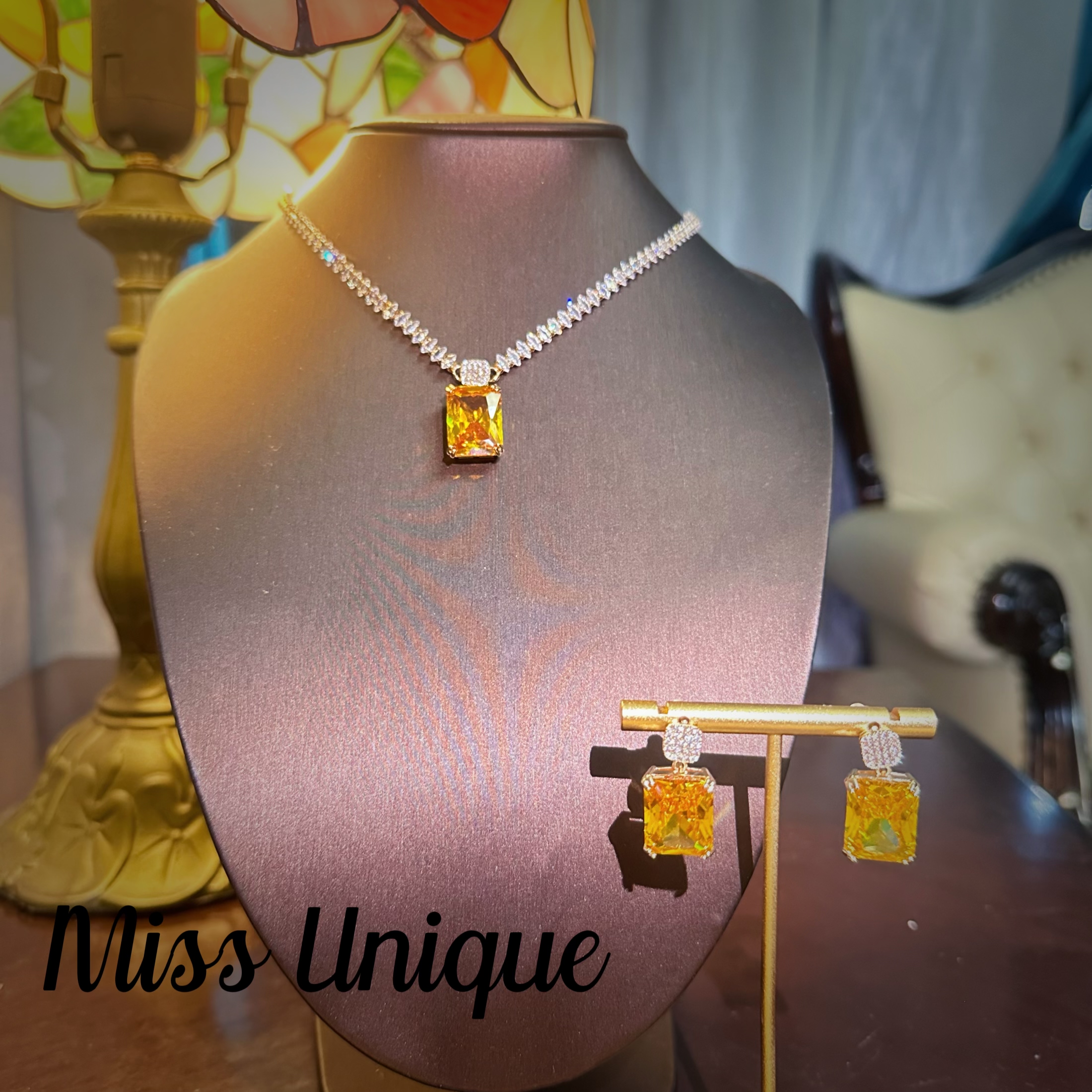  S6244简约黄色方糖香水瓶项链套装