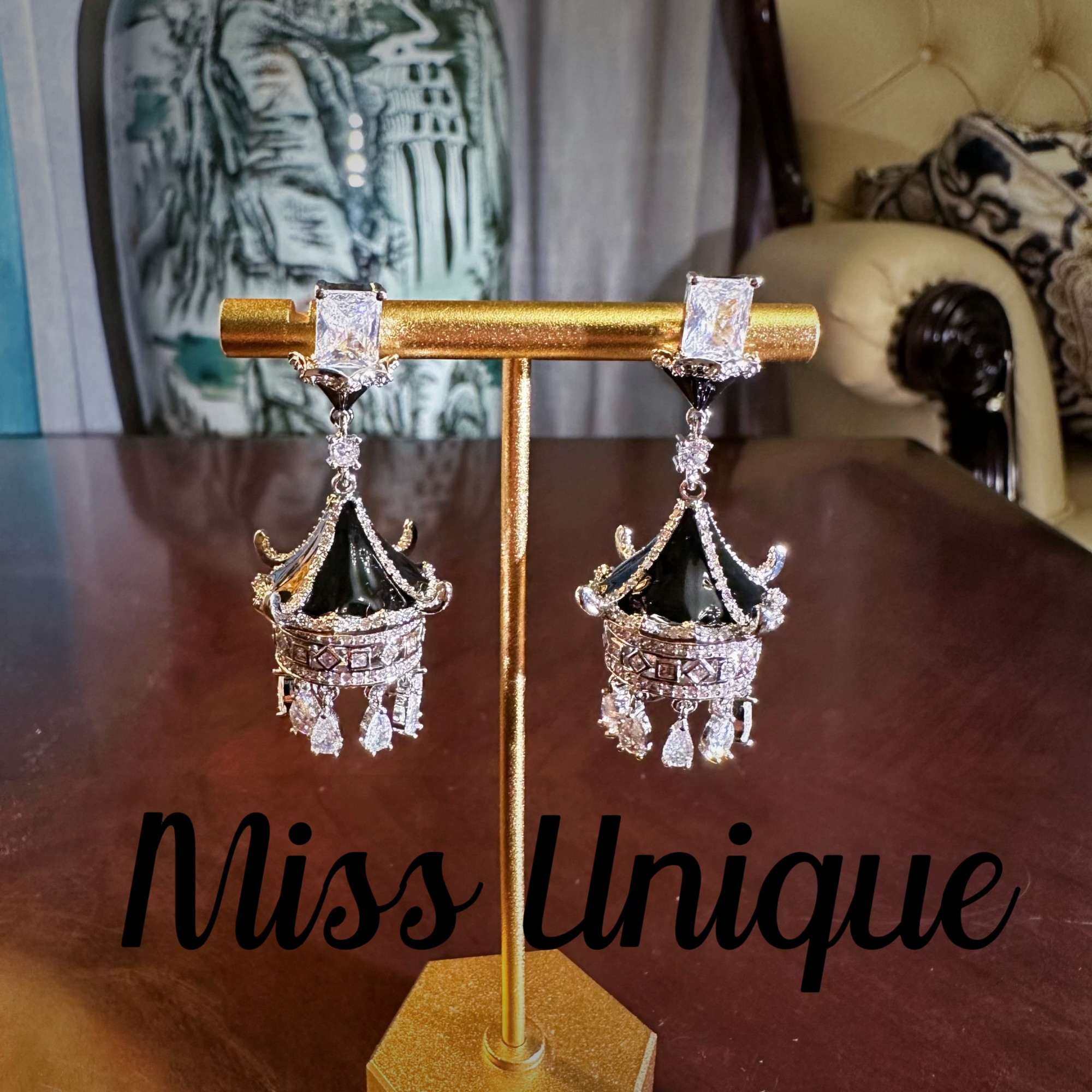  B585黑白亭子耳环