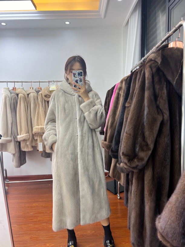 银兰色2024新款时尚连帽长款大衣外套