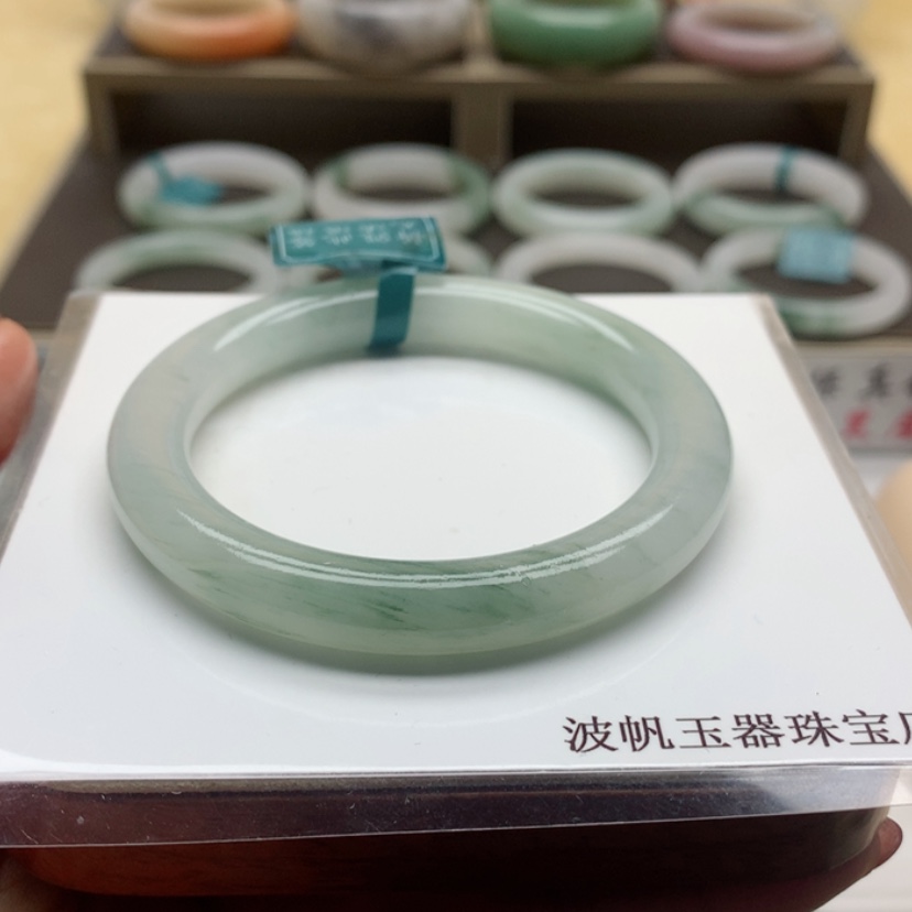 【闪购商品】石英质玉手镯未镶嵌锦