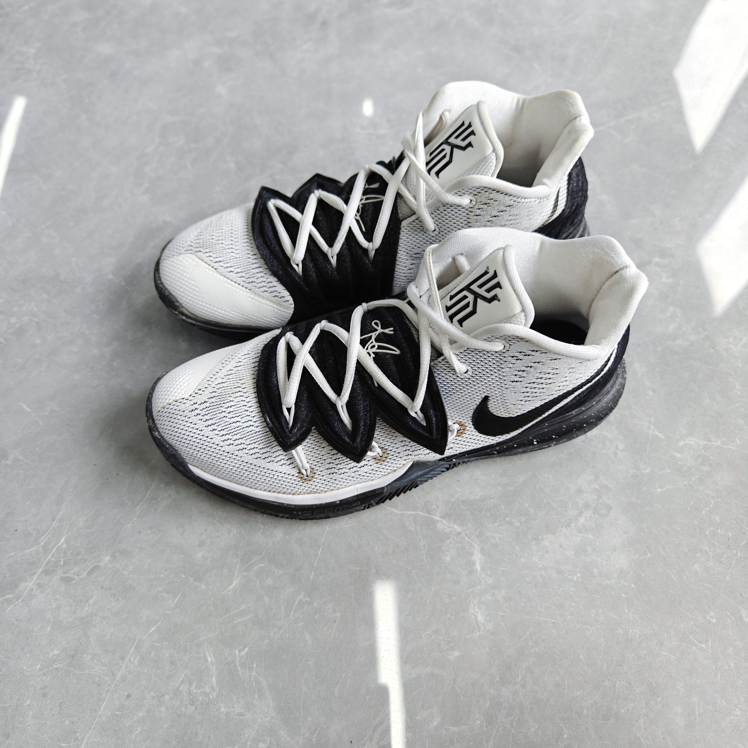 42码/耐克Nike Kyrie欧文5奥利奥篮球鞋/95新无盒微污渍/公价2499