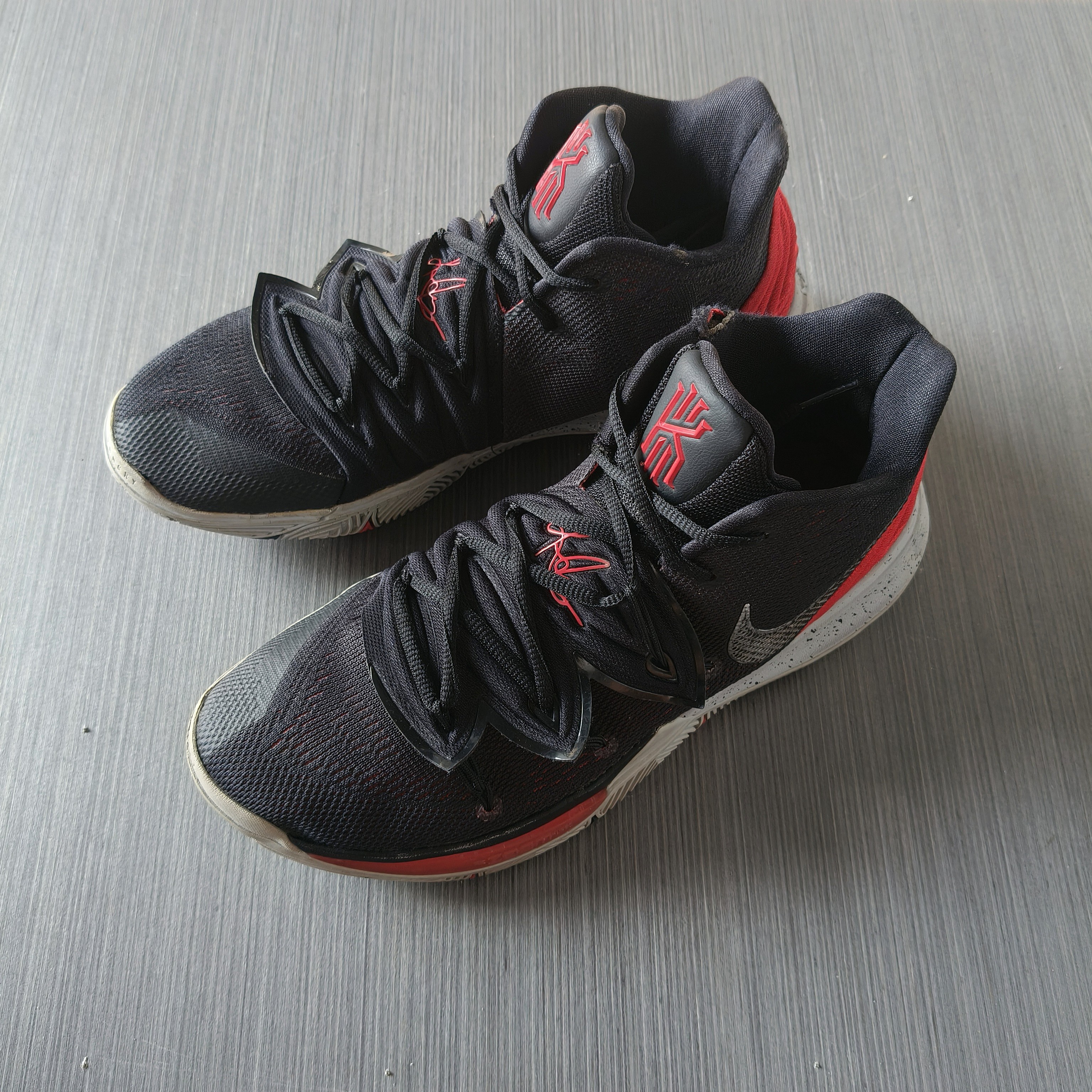 42.5码/9新/Nike耐克Kyrie欧文5黑红 篮球鞋 无原盒 公价1599