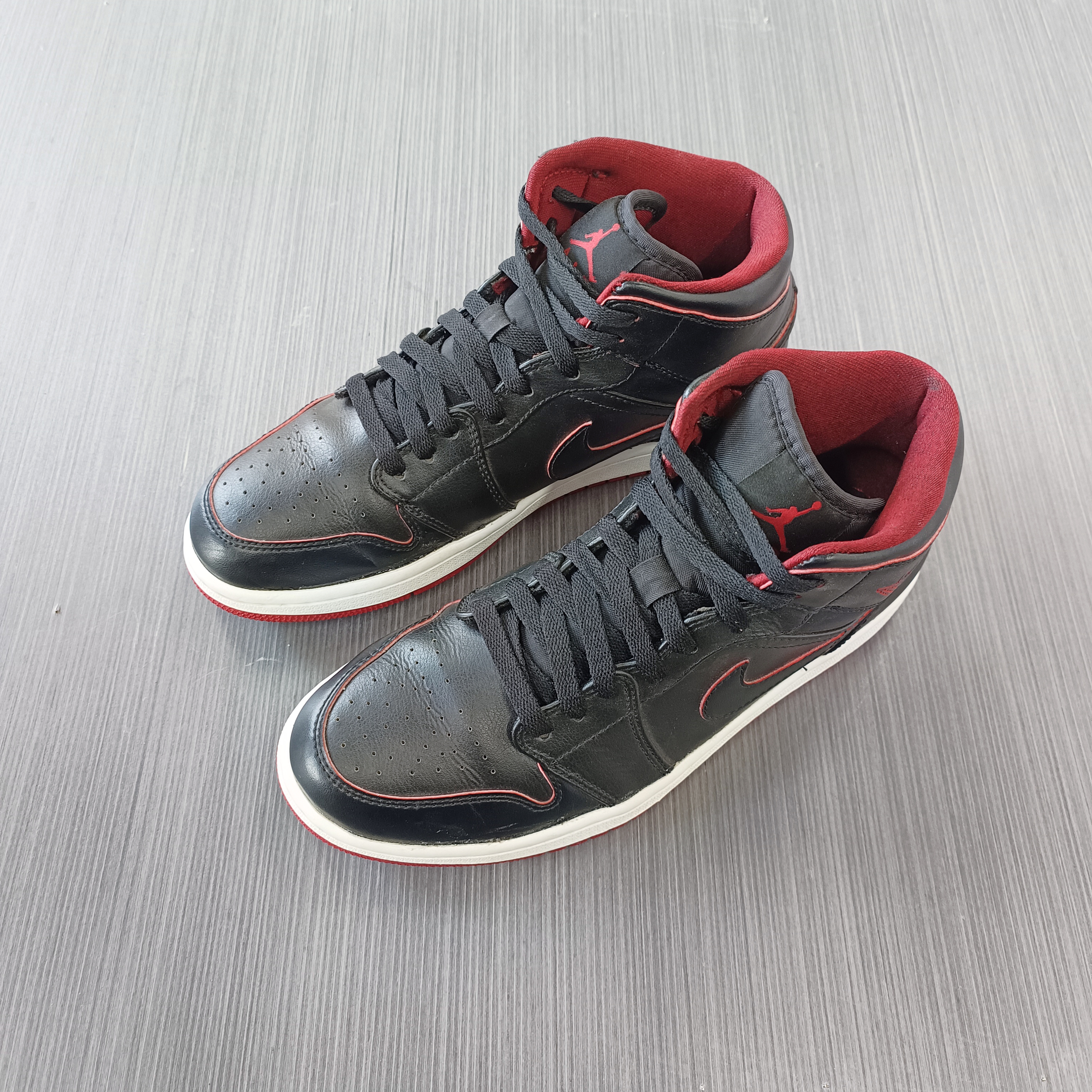 41码/Air Jordan乔丹aj1mid黑白红/休闲板鞋/95新无原盒/公价1999