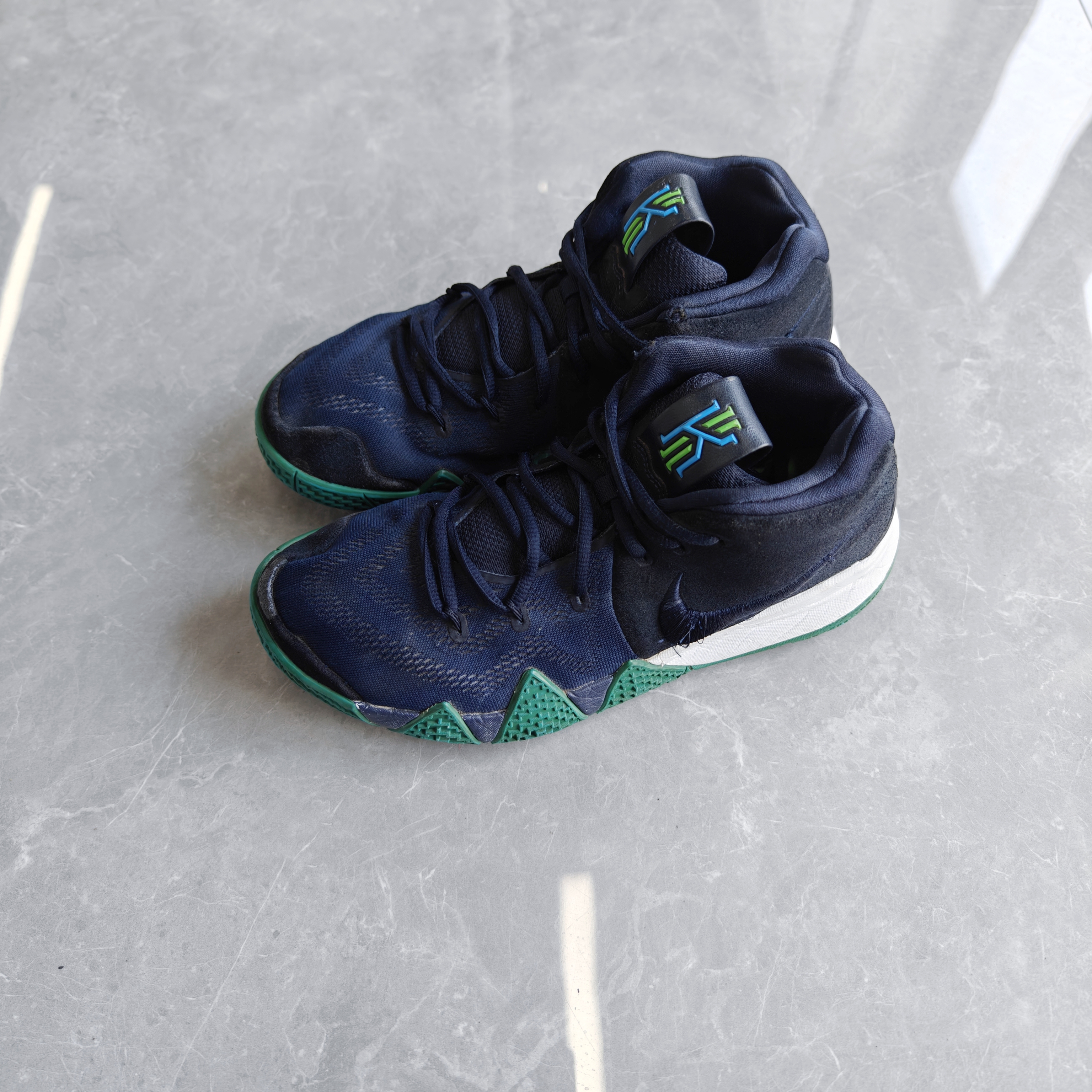 42.5码/耐克Nike Kyrie欧文4黑曜石/9新无盒鞋头污渍/公价2499