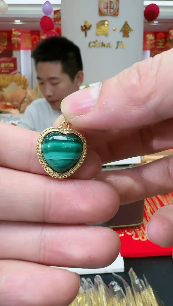 【闪购商品】孔雀石吊坠未镶嵌爱心吊坠赠皮绳